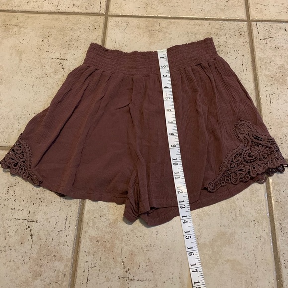 💜 ARDENE M/M Brown Smocked Waist Crochet Lace Trim Flowy Shorts - Picture 6 of 7